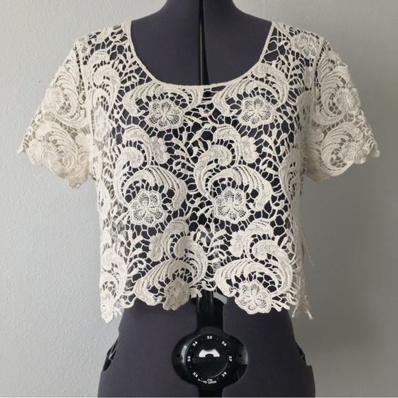 Forever 21 Tops - Beautiful Lace Cropped Top